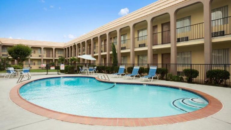 Days Inn by Wyndham Dallas Irving