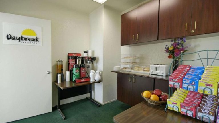 Days Inn by Wyndham Riverside Tyler Mall