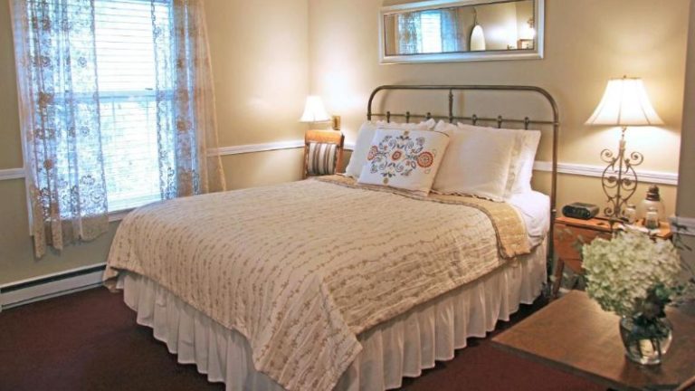 Eagle Harbor Inn
