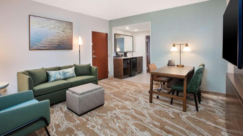 Embassy Suites by Hilton San Marcos Hotel Conference Center, room with private jacuzzi, photo 3