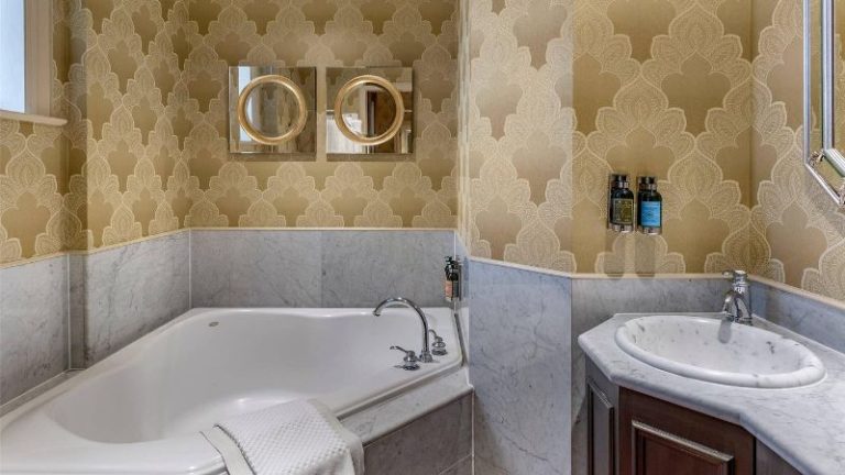 Fort Garry Hotel, Spa and Conference Centre