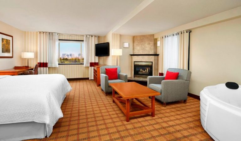 Four Points by Sheraton Edmonton South