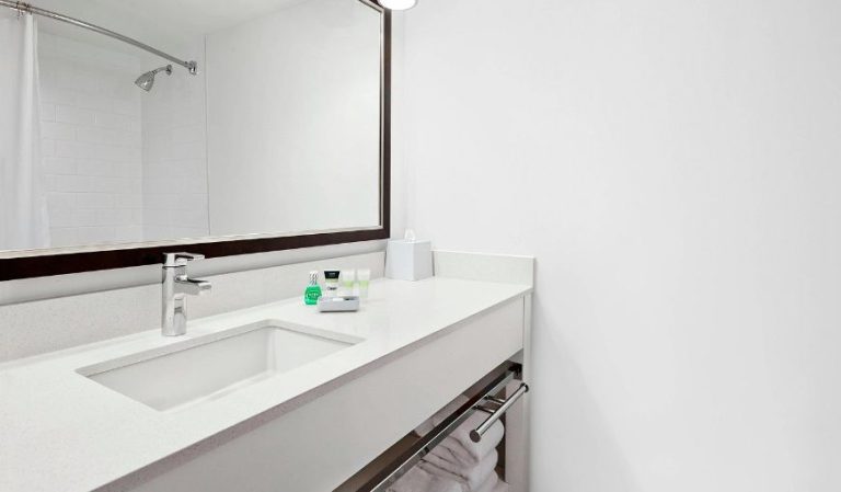 Four Points by Sheraton Edmonton South