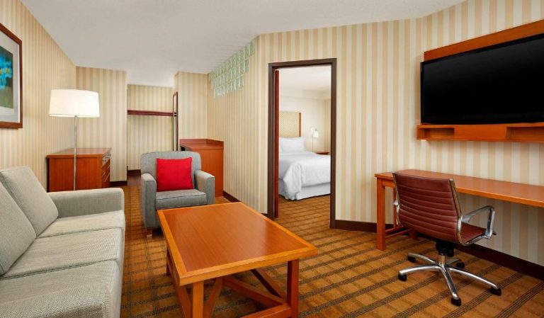 Four Points by Sheraton Edmonton South