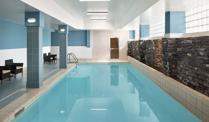 Four Points by Sheraton Edmonton South, room with private jacuzzi, photo 6