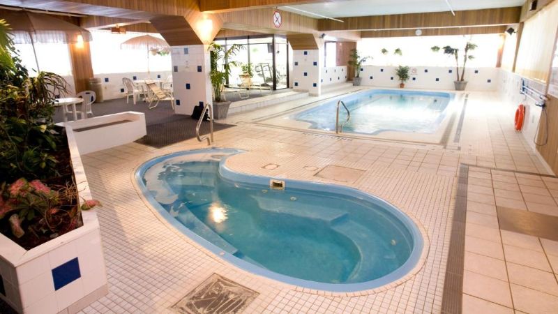 Fredericton Inn, room with private jacuzzi, photo 6