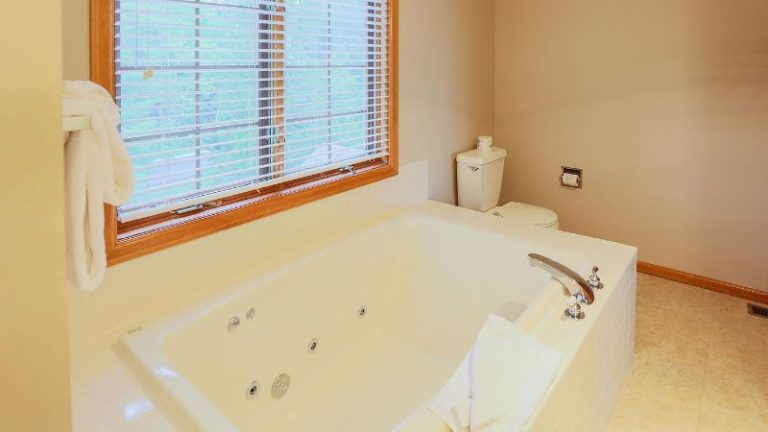 Glidden Lodge Beach Resort