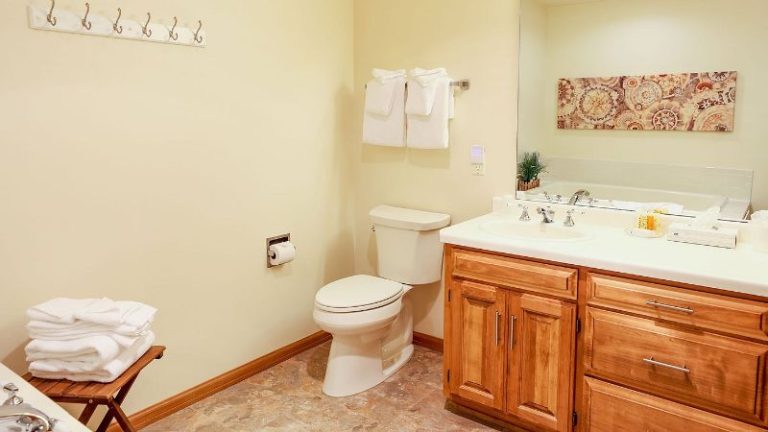 Glidden Lodge Beach Resort