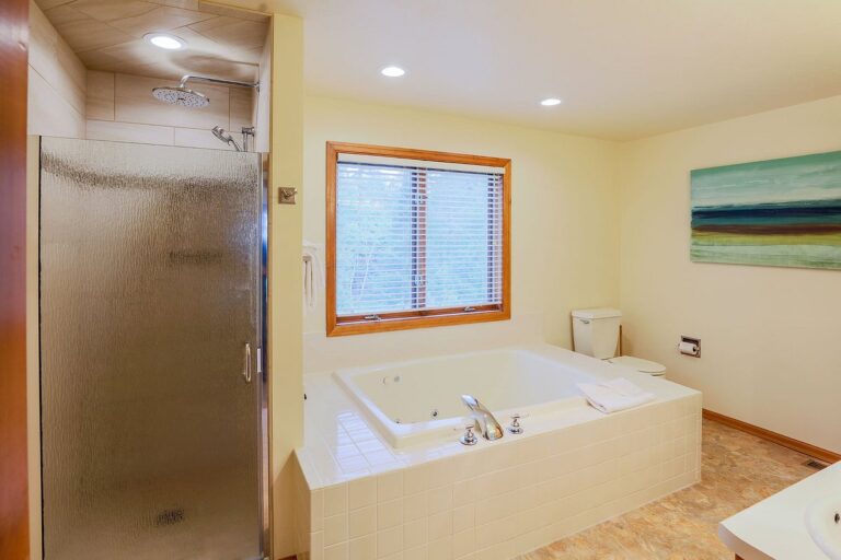 Glidden Lodge Beach Resort