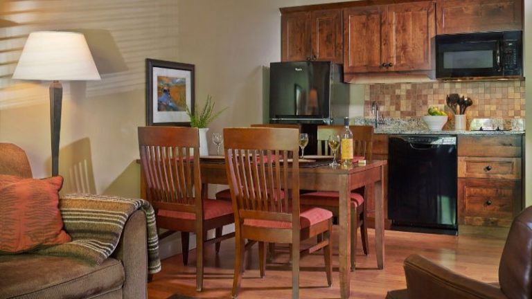 Green Mountain Suites Hotel