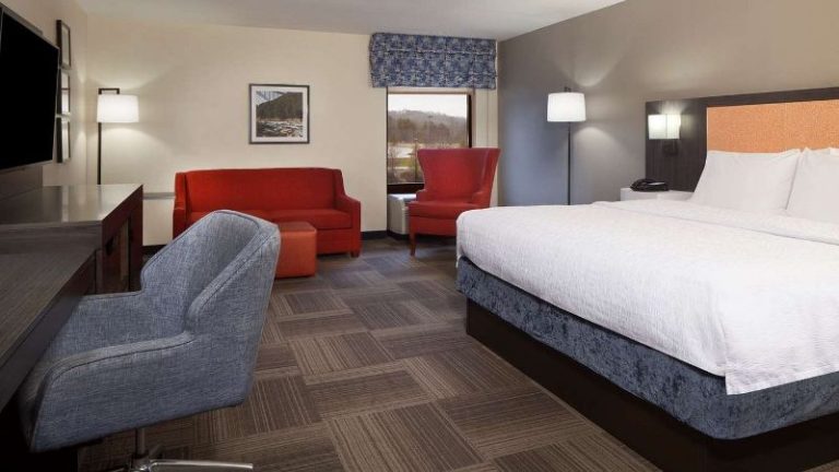 Hampton Inn Charleston-Southridge
