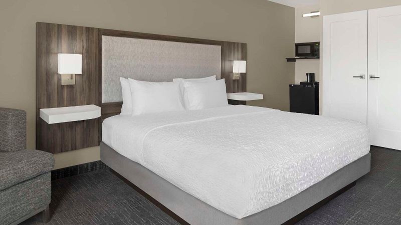 Hampton Inn Olathe, room with private jacuzzi, photo 2