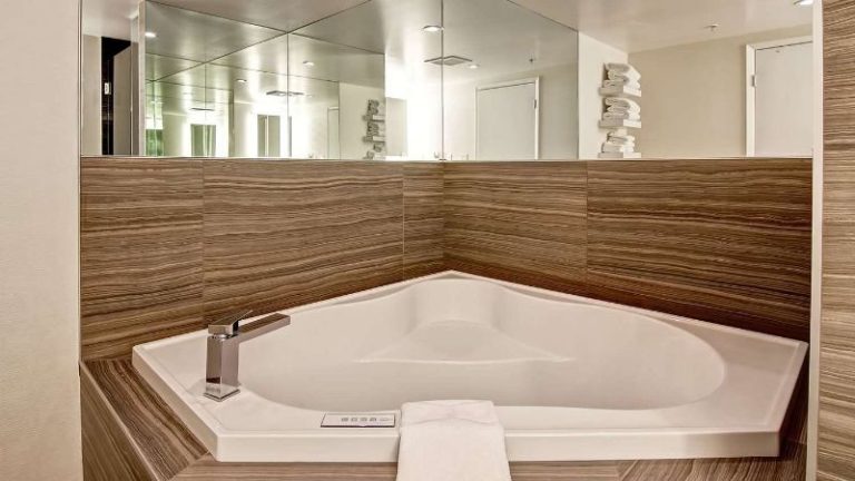 Hampton Inn & Suites by Hilton Calgary-Airport