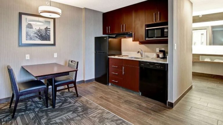 Hampton Inn & Suites by Hilton Calgary-Airport