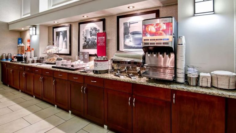 Hampton Inn & Suites by Hilton Calgary-Airport