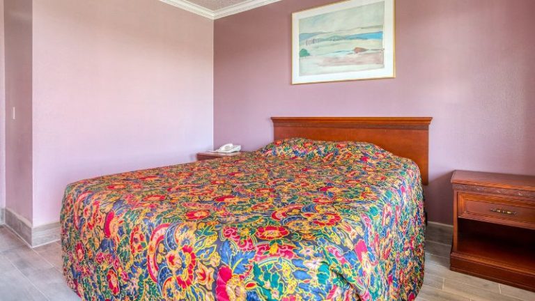 Passport Inn & Suites