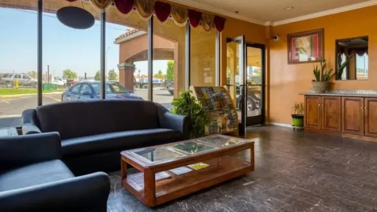 Passport Inn & Suites