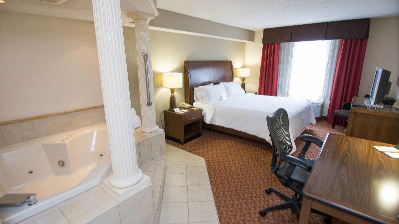 Hilton Garden Inn Chattanooga1 - jacuzzi hotel room