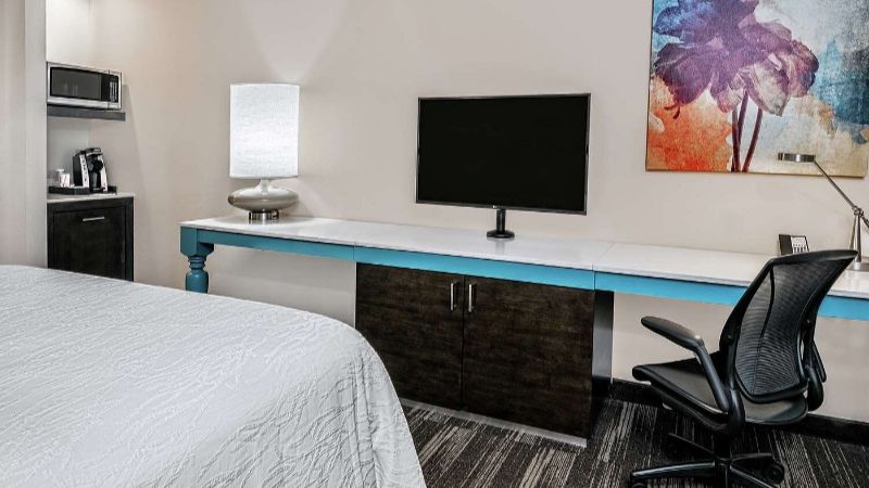 Hilton Garden Inn San Marcos, room with private jacuzzi, photo 3