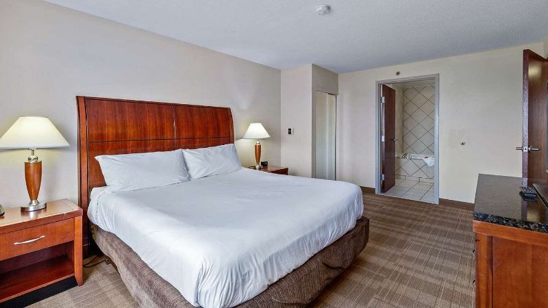 Hilton Garden Inn Starkville, room with private jacuzzi, photo 3