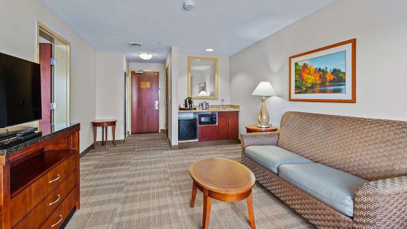 Hilton Garden Inn Starkville, room with private jacuzzi, photo 5