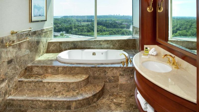 Hilton Lac Leamy, room with private jacuzzi