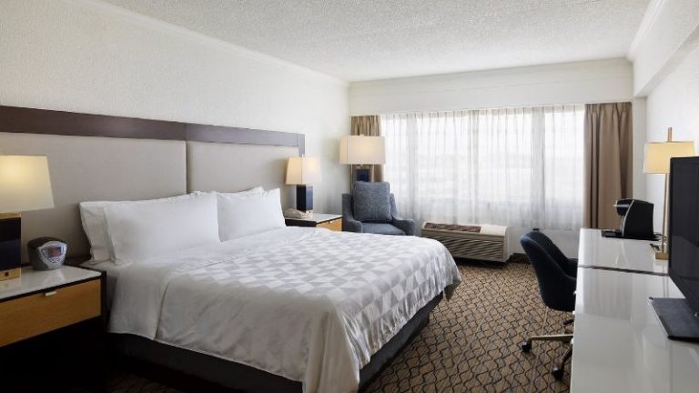 Holiday Inn Clark – Newark Area, an IHG Hotel