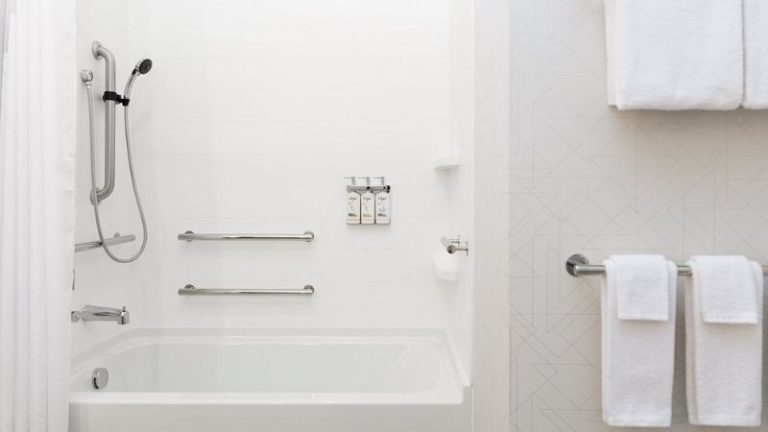 Holiday Inn Express Hotel & Suites Chanhassen, an IHG Hotel