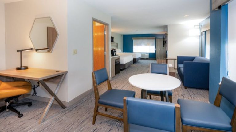 Holiday Inn Express Hotel & Suites Chanhassen, an IHG Hotel