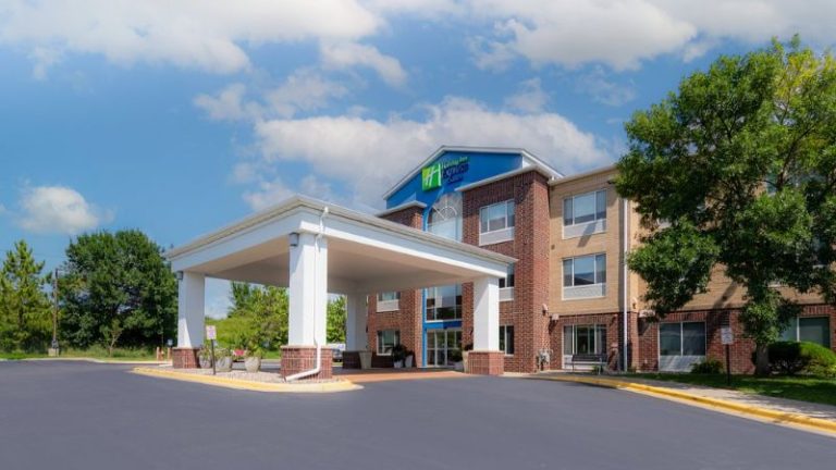Holiday Inn Express Hotel & Suites Chanhassen, an IHG Hotel