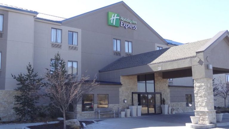 Holiday Inn Express Kansas City – Bonner Springs, an IHG Hotel