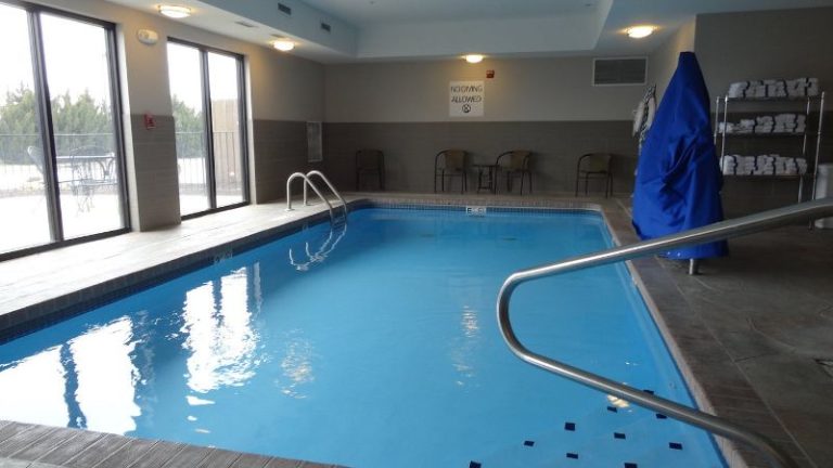 Holiday Inn Express Kansas City – Bonner Springs, an IHG Hotel