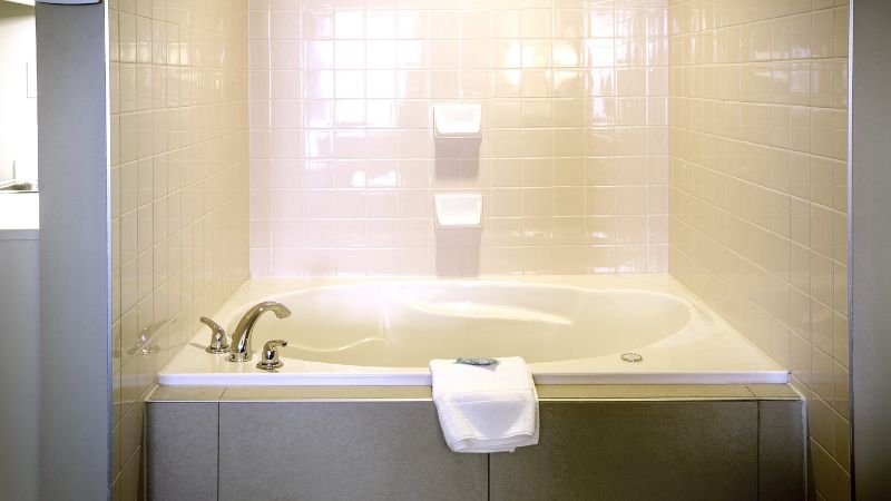 Holiday Inn Express Stellarton-New Glasgow, room with private jacuzzi, photo 1