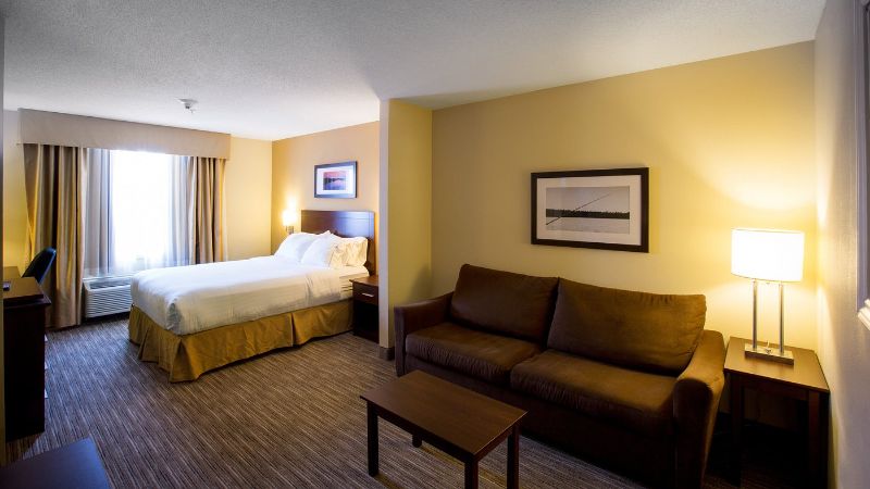 Holiday Inn Express Stellarton-New Glasgow, room with private jacuzzi, photo 2