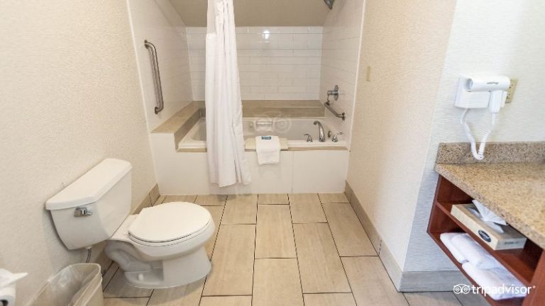 Holiday Inn Express & Suites Berkeley, an IHG Hotel