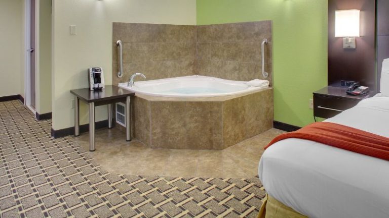 Holiday Inn Express & Suites Charleston NW – Cross Lanes, an IHG Hotel