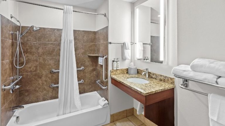 Holiday Inn Express & Suites Charleston NW – Cross Lanes, an IHG Hotel