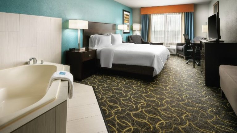 Holiday Inn Express & Suites DFW-Grapevine