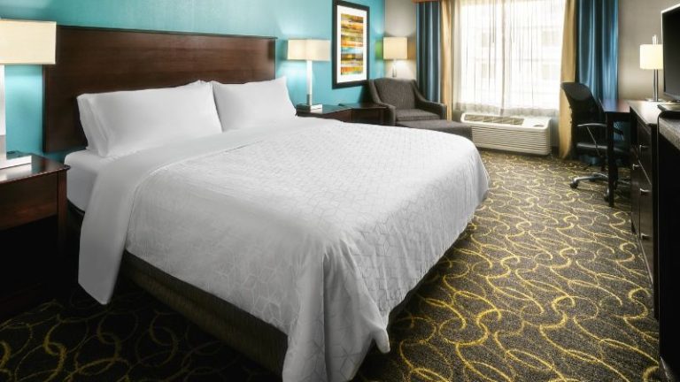 Holiday Inn Express & Suites DFW-Grapevine