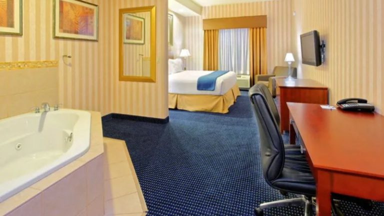 Holiday Inn Express & Suites Lathrop