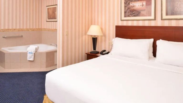 Holiday Inn Express & Suites Lathrop