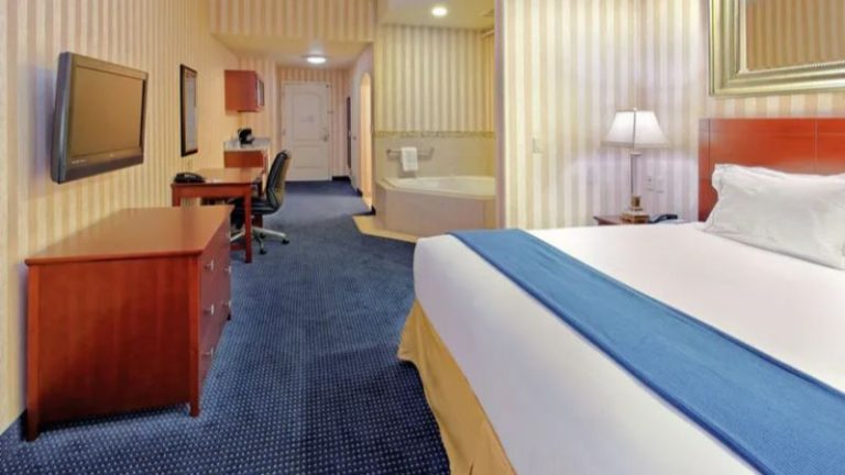 Holiday Inn Express & Suites Lathrop