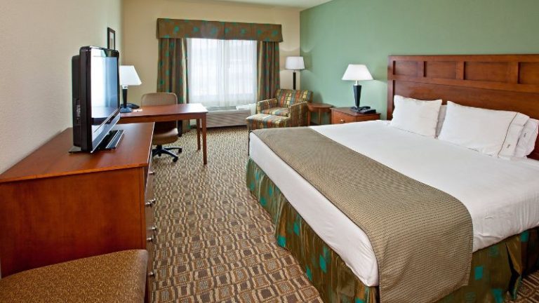 Holiday Inn Express & Suites Ripley
