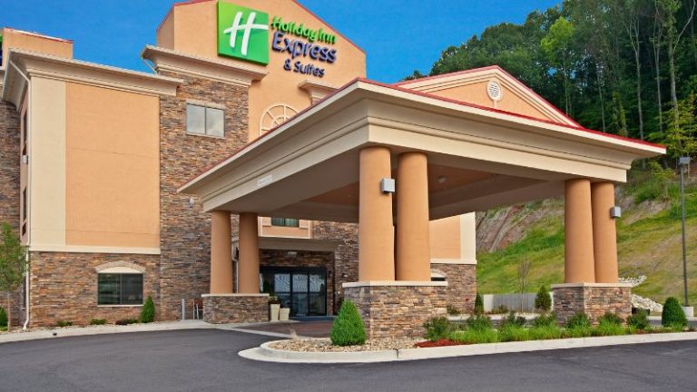 Holiday Inn Express & Suites Ripley