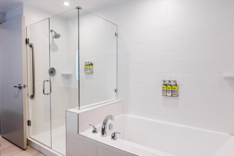 Holiday Inn Express & Suites West Edmonton-Mall Area, an IHG Hotel