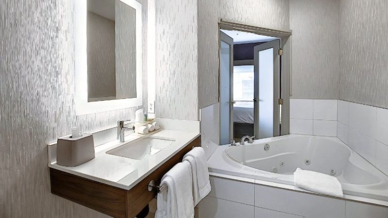 Holiday Inn Express & Suites Airport-Calgary, an IHG Hotel