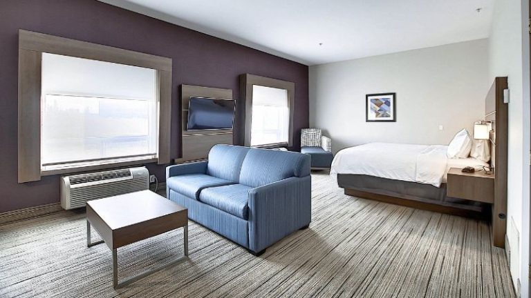 Holiday Inn Express & Suites Airport-Calgary, an IHG Hotel