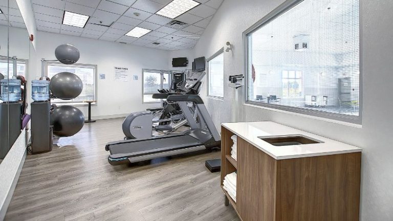 Holiday Inn Express & Suites Airport-Calgary, an IHG Hotel