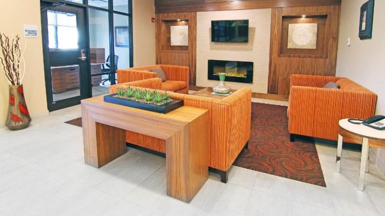 Holiday Inn Express and Suites Calgary University, an IHG Hotel
