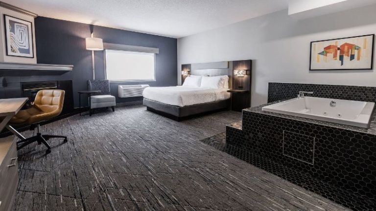 Holiday Inn Express Calgary South, an IHG Hotel